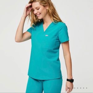 FIGS scrub set in Teal (xs top, small bottom)